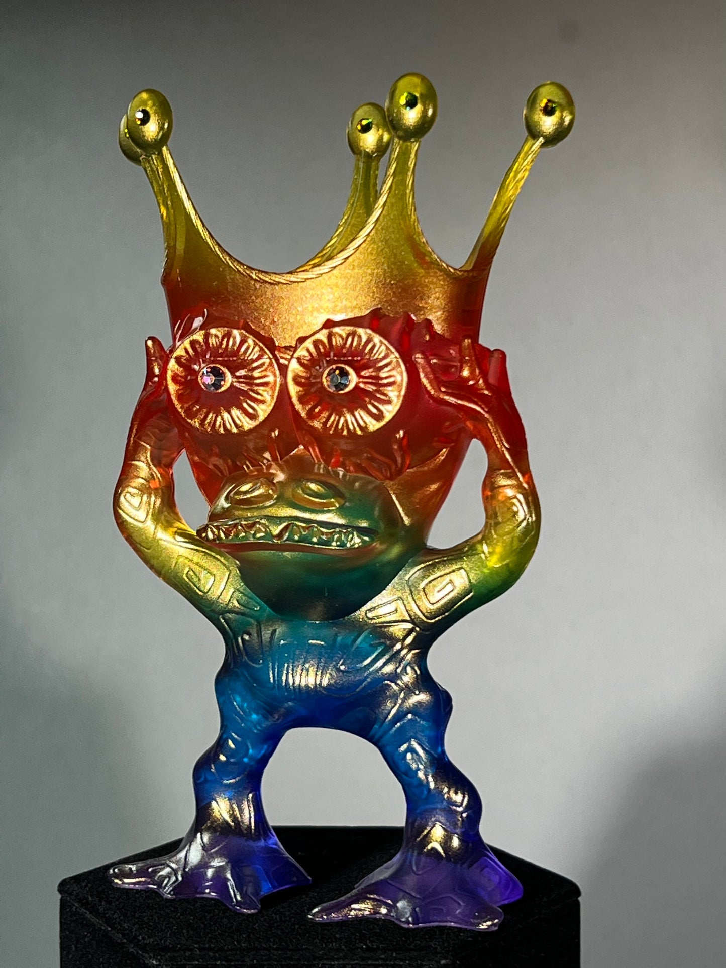 Eyeball Freak King: Transparent Gold Rainbow