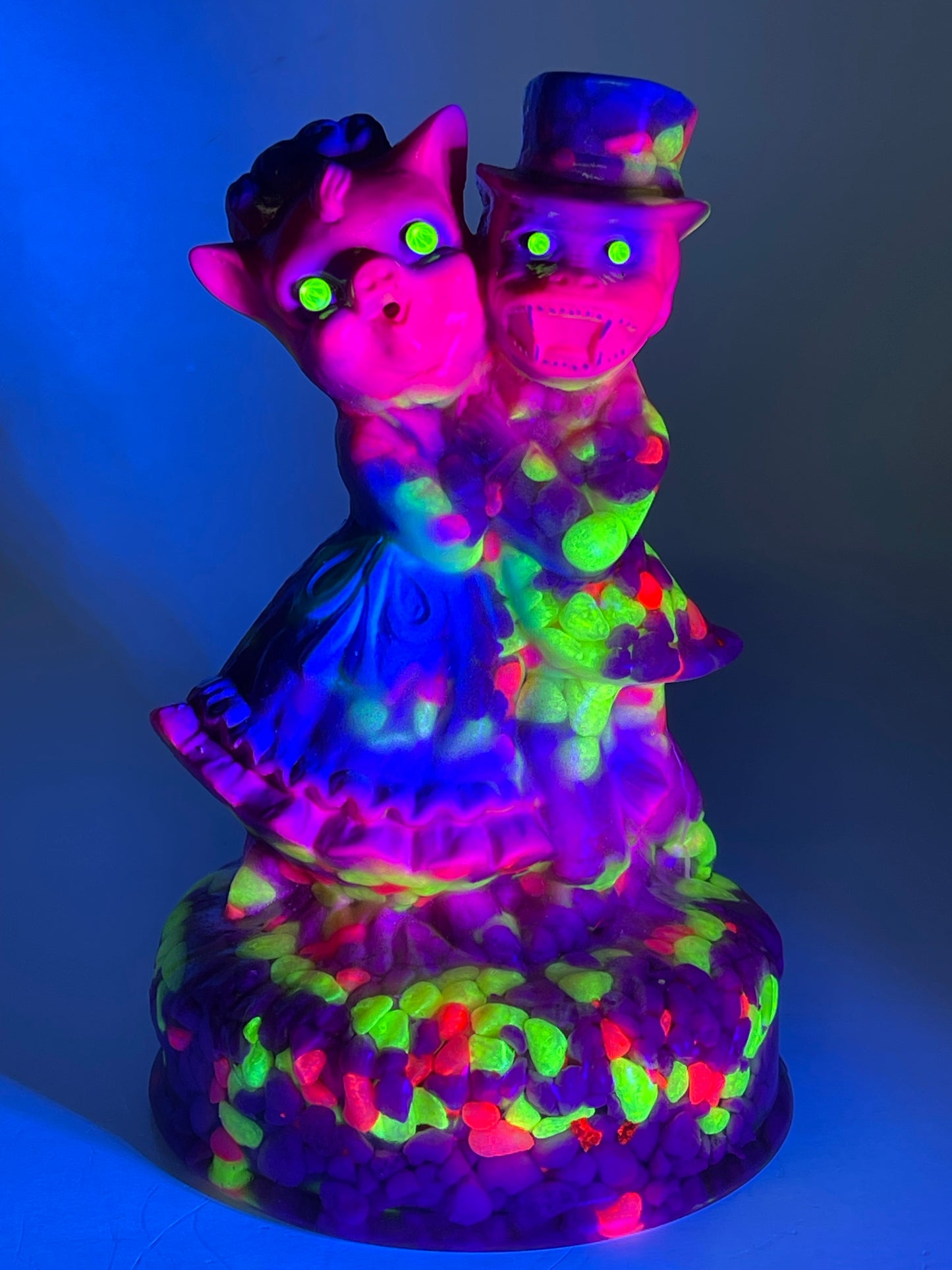 The Wedding of Piggy and Ape: Neon Party and Fluorescent Breath