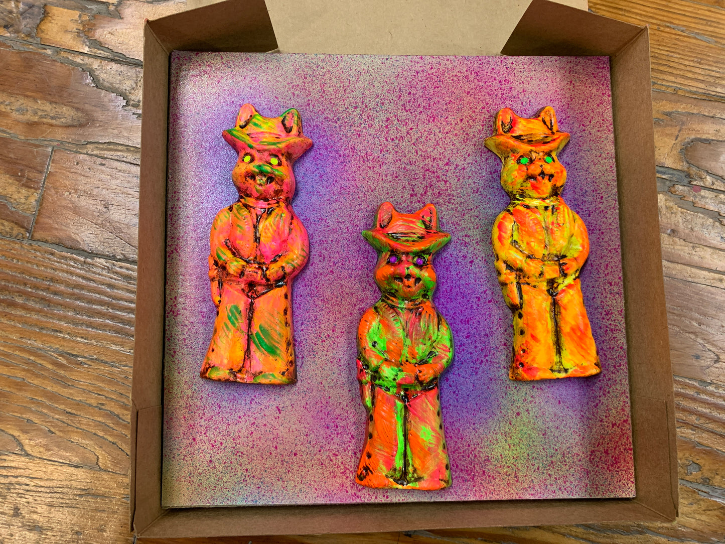 Boxed Chalkware Wall Plaques: Cowboy Rabbits 1966